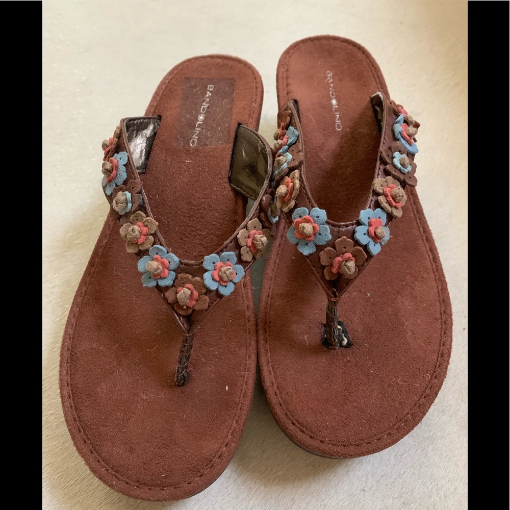 Bandalino thong sandals